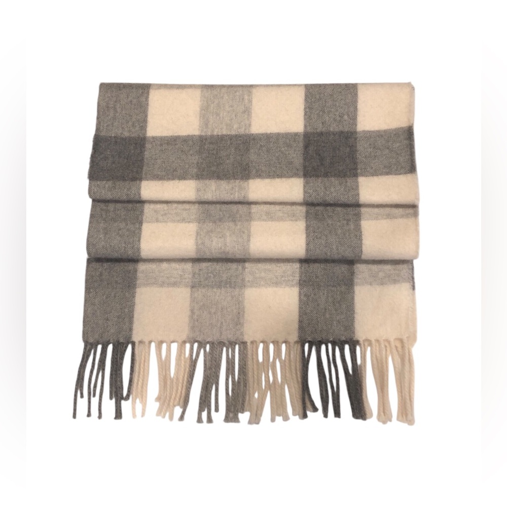 Amicale 100% Cashmere Gray and Cream Plaid Buffalo Check Fringe Scarf